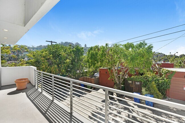 Building Photo - Your Perfect 3/2.5 Los Angeles Home Available Now!
