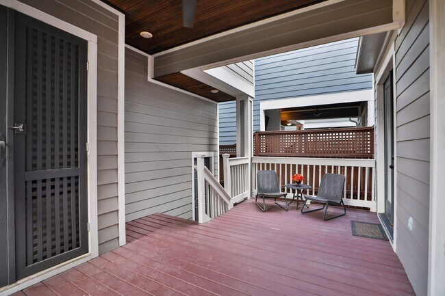 Building Photo - 907 E 25th St