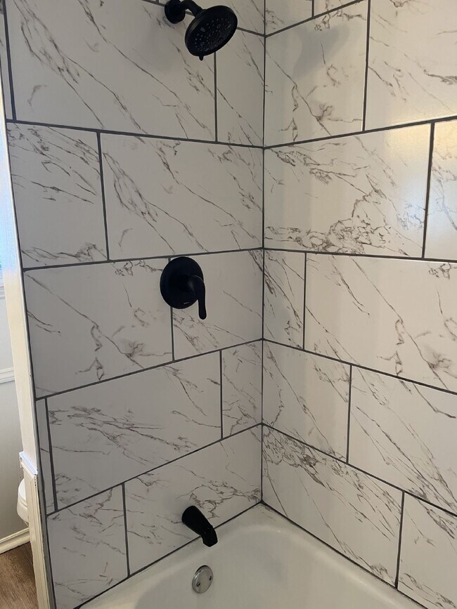 Building Photo - 3 Bedroom in Bethany