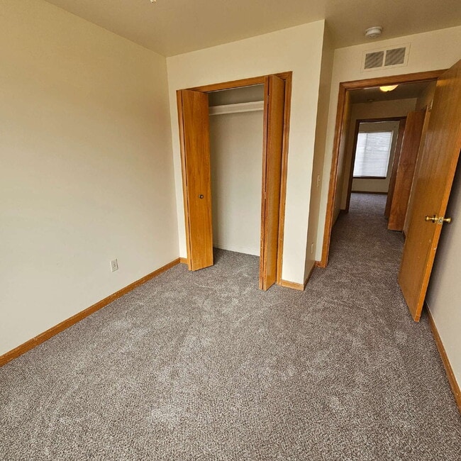 Building Photo - 2 Bedroom Upper Condo w/ Open Kitchen to Living Room Space. All Appliances Included along with Wa...