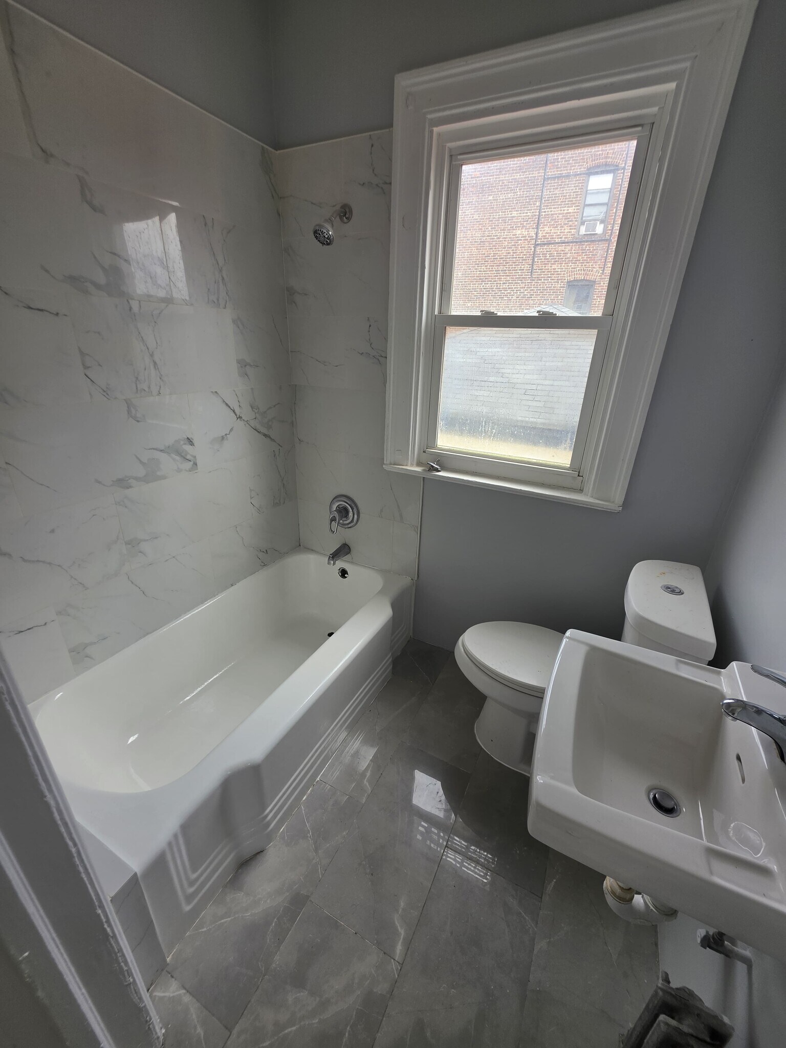 Building Photo - 325 Roseville Ave