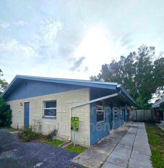 Building Photo - 3716 137th Ave N