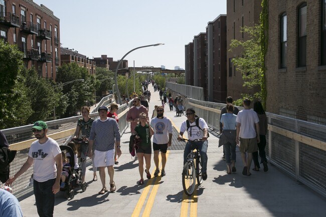 Building Photo - 2012 W St Paul Ave