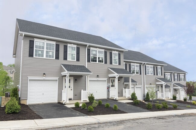 Building Photo - 2033 Arey Ln
