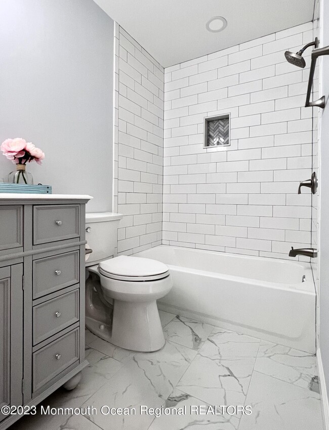 Building Photo - 159 Tanglewood Pl