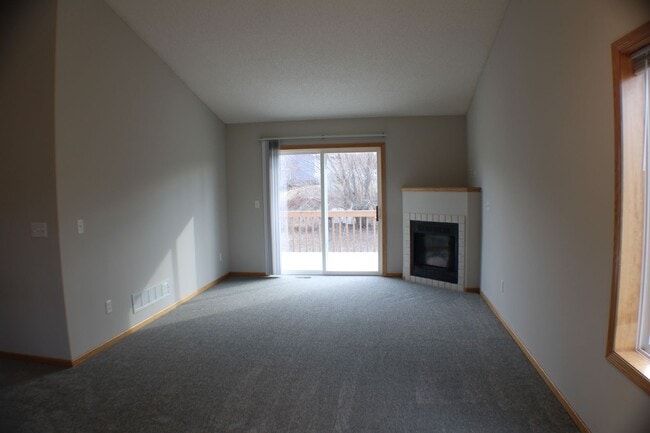 Building Photo - Adorable 2 Bed 2 Bath Duplex