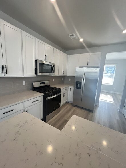 Building Photo - 4548 Hoboken Wy