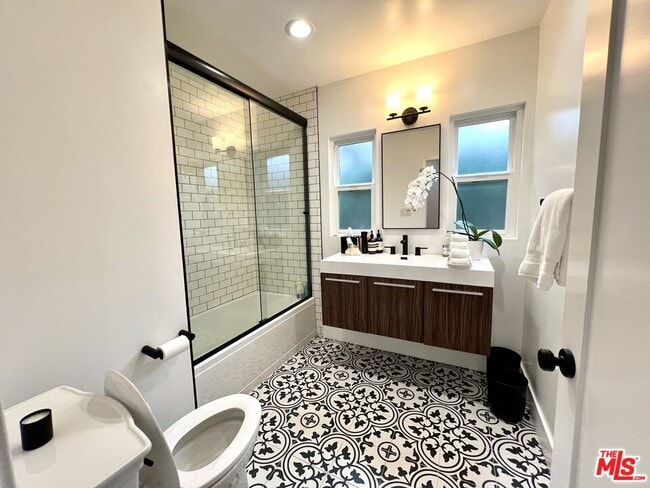 Building Photo - 4321 Greenbush Ave