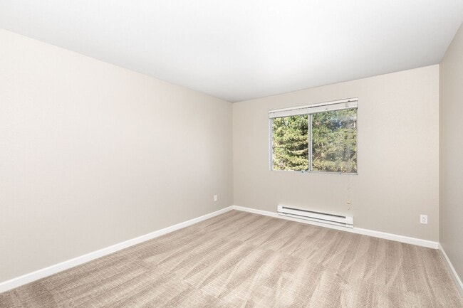 Building Photo - Upgraded Top Level 2 Bedroom Condo