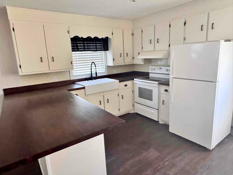 Building Photo - 3090 Brandon Rd