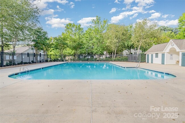 Building Photo - 16849 Greenlawn Hills Ct