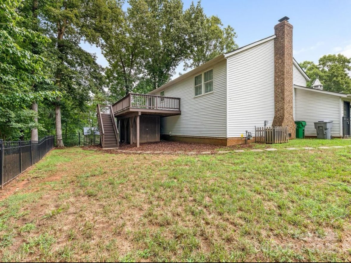 Large flat backyard - 9324 Rainbow Forest Dr