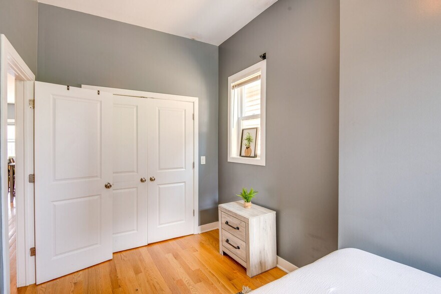 Building Photo - 4241 S Langley Ave