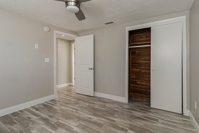 Building Photo - 4045 Grayton Dr