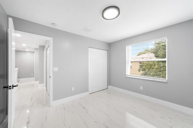 Building Photo - 5233 SW 155th Way