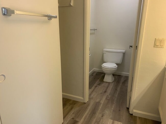 Building Photo - Large one story 4 bedroom home in Orangevale