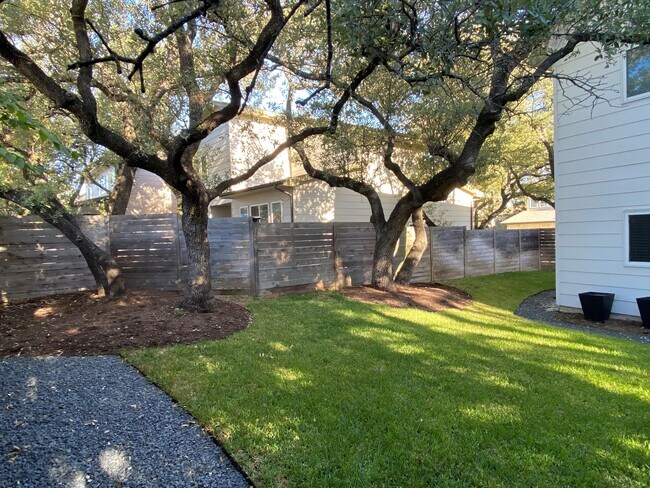 Building Photo - 6800 Menchaca Rd