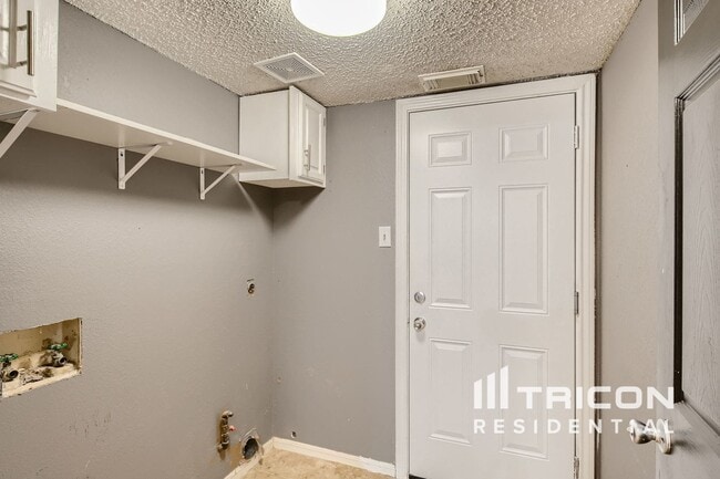 Building Photo - 3416 Tulip Ln