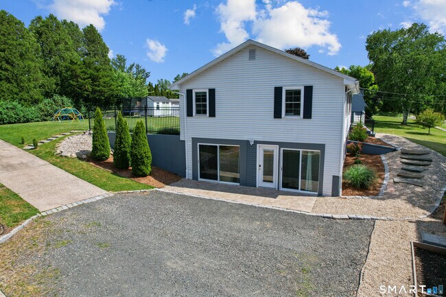 Building Photo - 444 Highland St