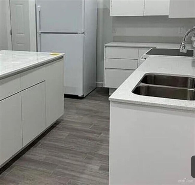 Building Photo - 12 Lore Dr