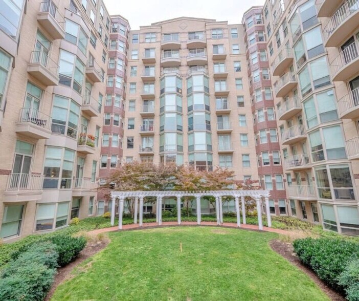 Building Photo - 690 D St NW