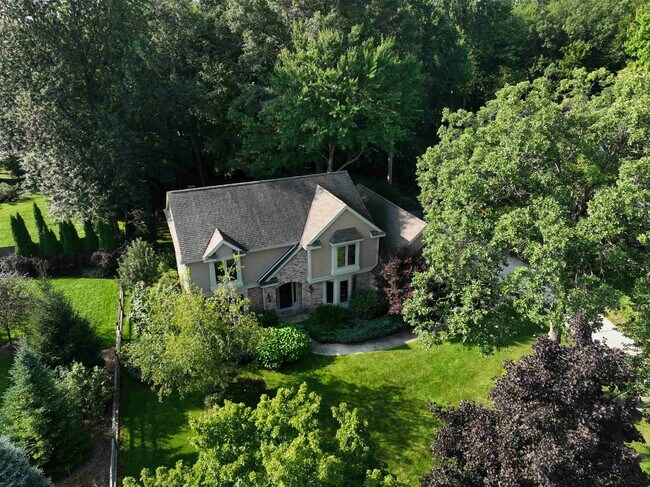 Building Photo - 4907 Pinewood Ct