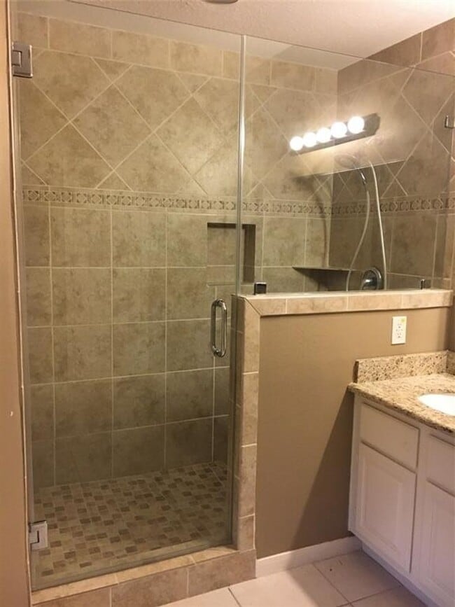 Building Photo - Beautiful 1 story home in Bay Glen!