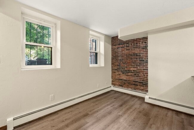 Building Photo - 166 F St