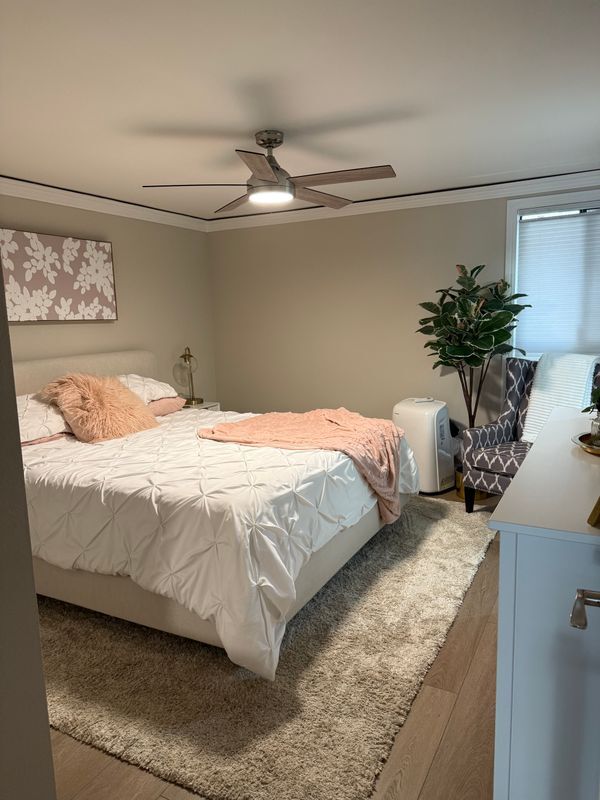 Building Photo - 9125 Marina Pacifica Dr N