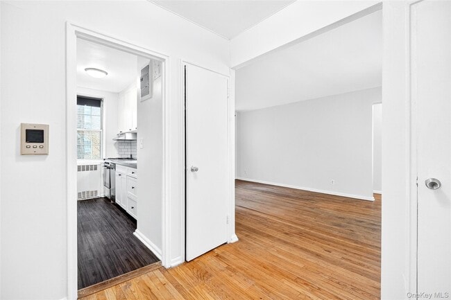 Building Photo - 770 Bronx River Rd