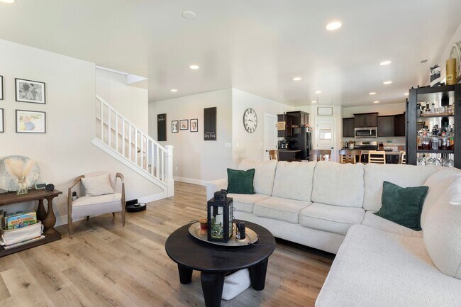 Building Photo - Stunning 5-Bedroom Family Home on a Corner...