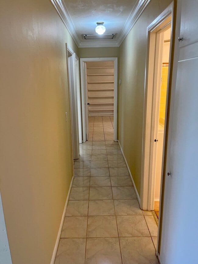 Building Photo - 1400 Beta Ct N