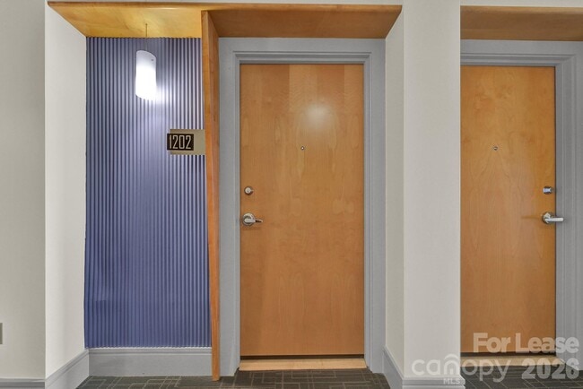 Building Photo - 505 E 6th St