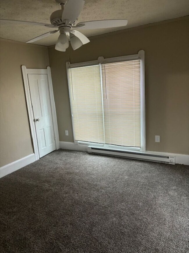 Building Photo - Charming 3 Bedroom 1 Bath Home