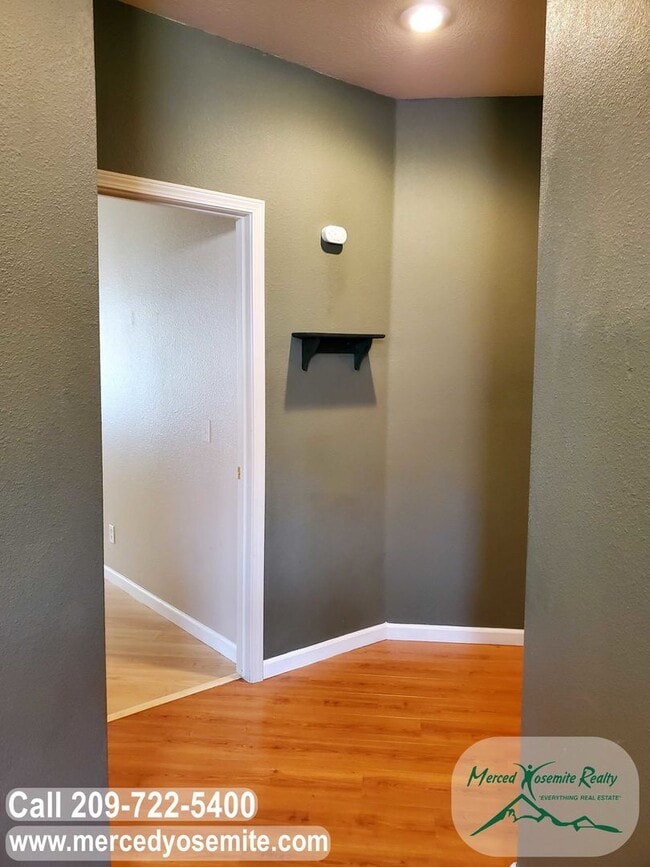 Building Photo - Hunters Village Phase 2. Do not disturb tenants.