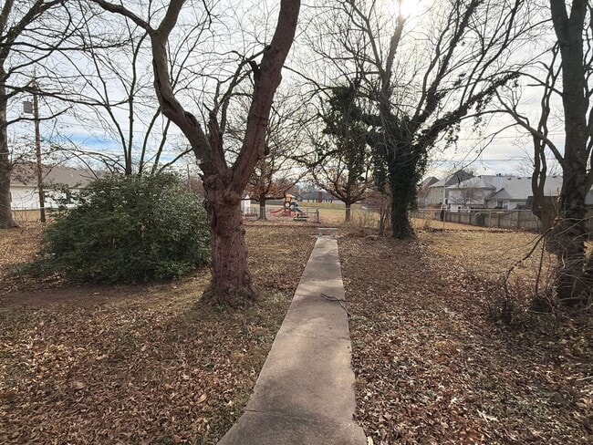 Building Photo - WOW! Look at this property ! You cant beat this price!