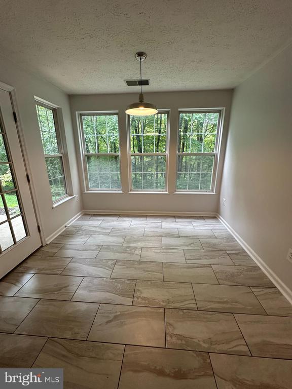 Building Photo - 25905 Ridge Manor Dr