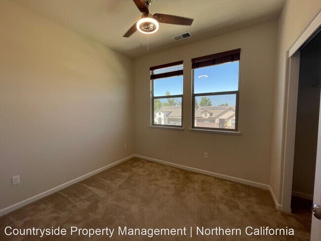 Building Photo - 4 br, 2.5 bath House - 3212 Vintage Drive