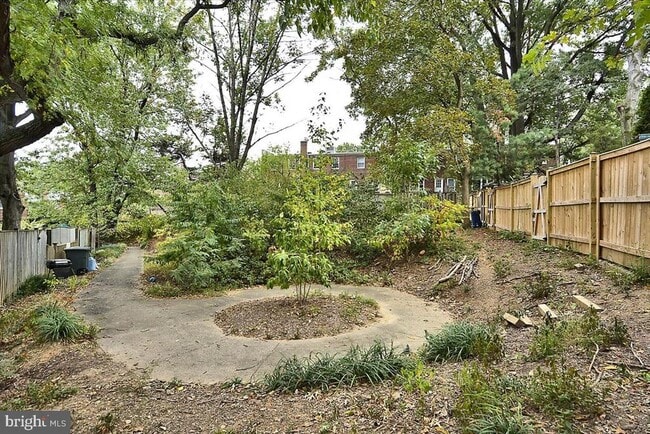 Building Photo - 223 Burgess Ave