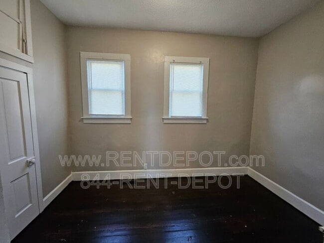 Building Photo - 304 S Grand Ave