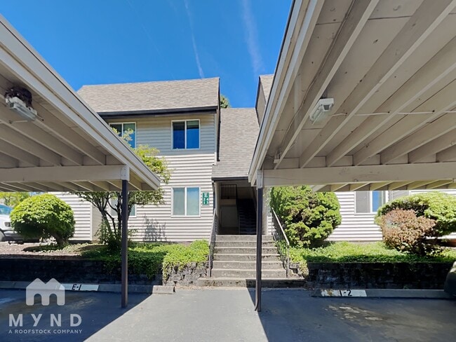 Building Photo - 200 SW Florence Ave