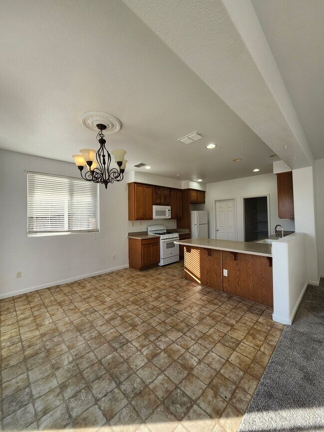 Building Photo - Beautiful Yuba City Home