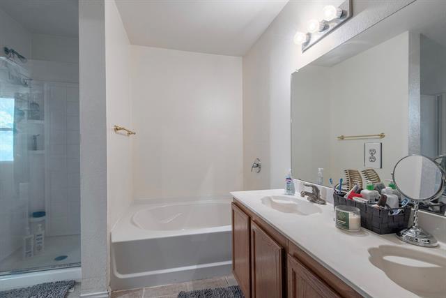 Building Photo - 12667 Vandelia St