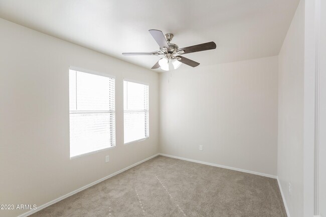 Building Photo - 7422 S 40th Ln