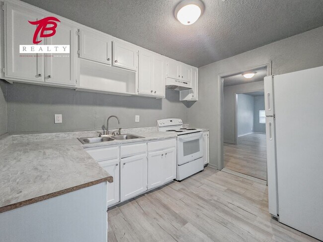 Building Photo - Charming 3 Bed home for lease!