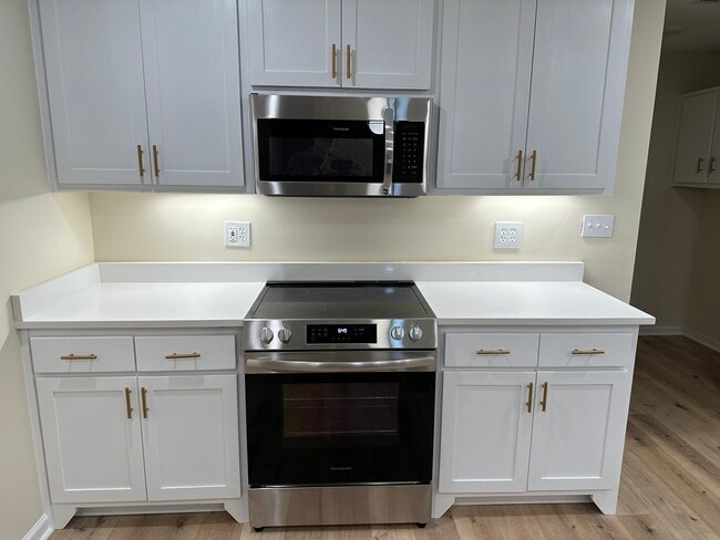 Building Photo - 4102 Surrey Ln