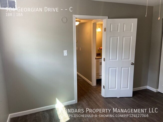 Building Photo - 904 Georgian Dr