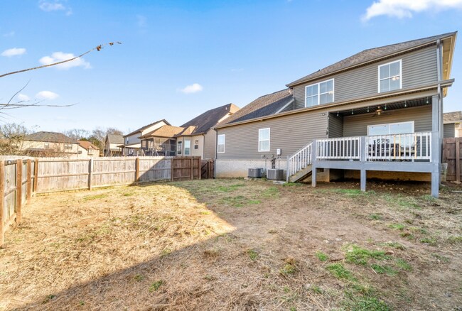 Building Photo - Spacious Clarksville Home on Golden Eagle Way | Pet Friendly | Decorative Fireplace | Great Layou...