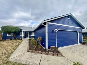 Building Photo - Well Maintained 3BD - Yard Maint. Included