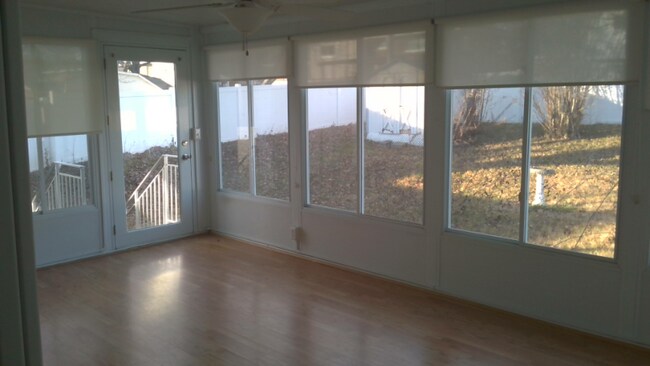 Building Photo - 9663 Yorkshire Estates Dr